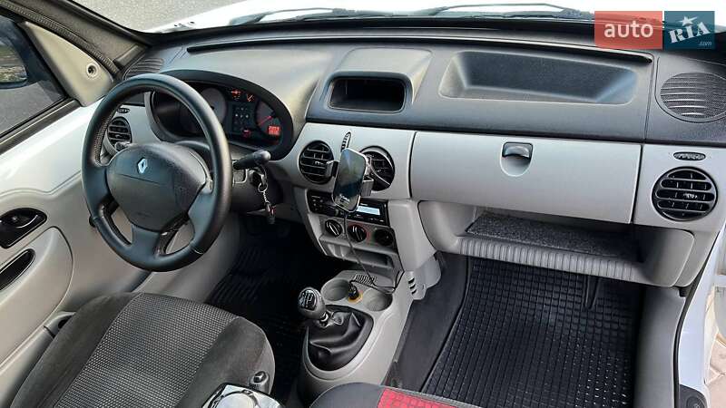 Минивэн Renault Kangoo 2004 в Десне