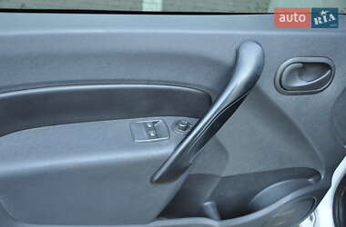 Вантажний фургон Renault Kangoo 2013 в  фото 17 Вантажний фургон Renault Kangoo 2013 в
