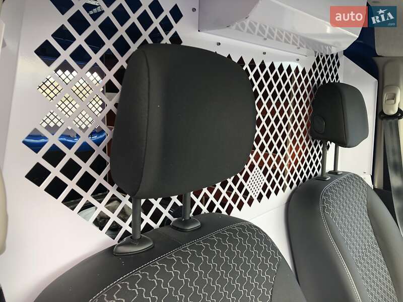 Грузовой фургон Renault Kangoo 2015 в Ровно фото 17 Грузовой фургон Renault Kangoo 2015 в Ровно