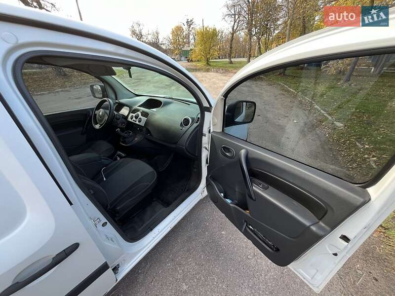Грузовой фургон Renault Kangoo 2012 в Новгородке фото 5 Грузовой фургон Renault Kangoo 2012 в Новгородке