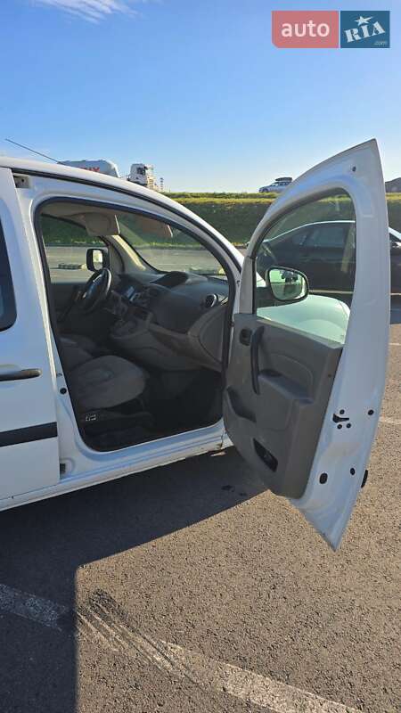 Вантажопасажирський фургон Renault Kangoo 2011 в Львові