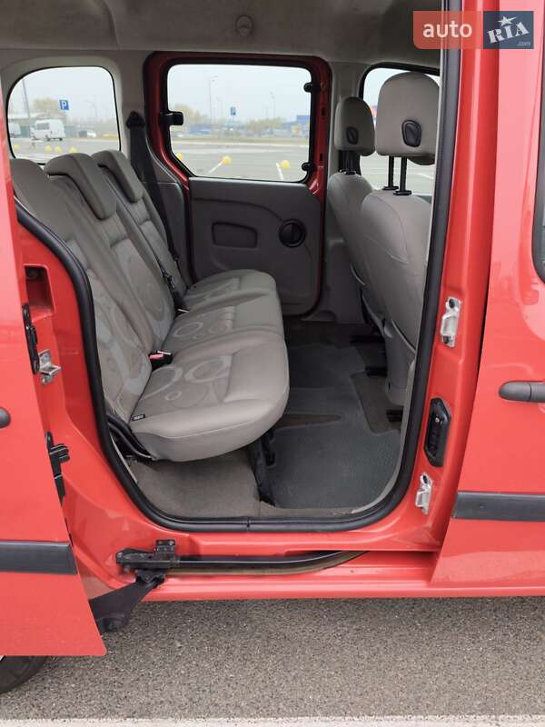 Мінівен Renault Kangoo 2010 в Києві