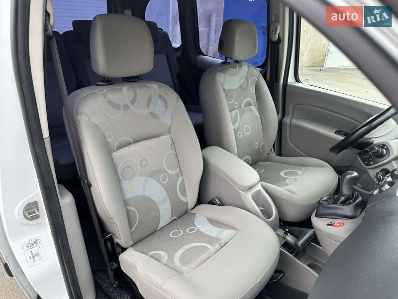 Мінівен Renault Kangoo 2010 в Жовтих Водах фото 18 Мінівен Renault Kangoo 2010 в Жовтих Водах