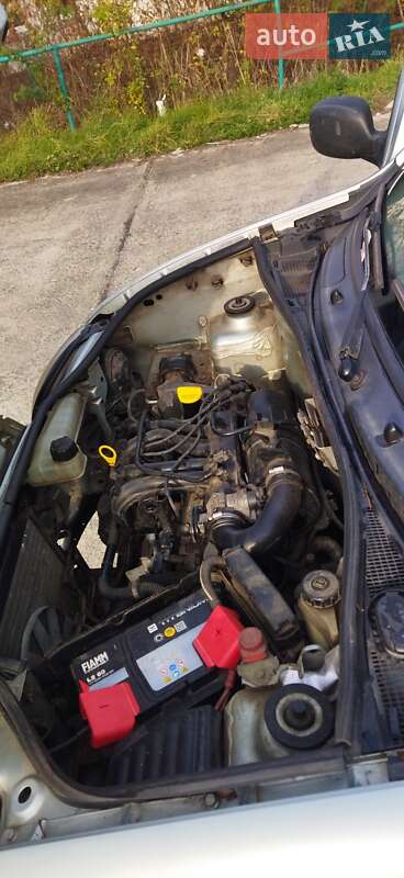 Мінівен Renault Kangoo 2002 в Ужгороді