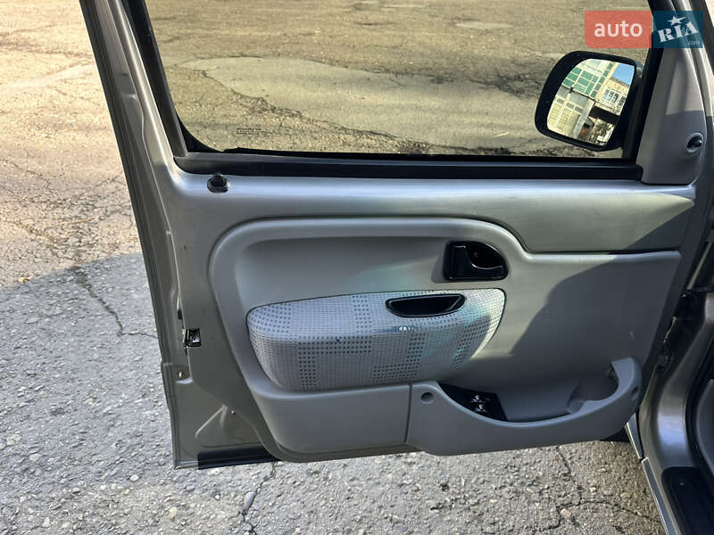 Мінівен Renault Kangoo 2004 в Чернівцях