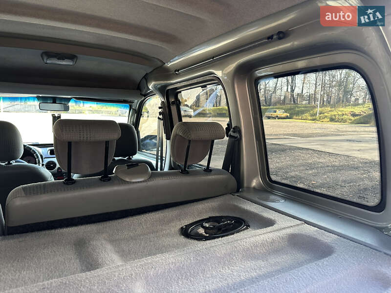 Мінівен Renault Kangoo 2004 в Чернівцях