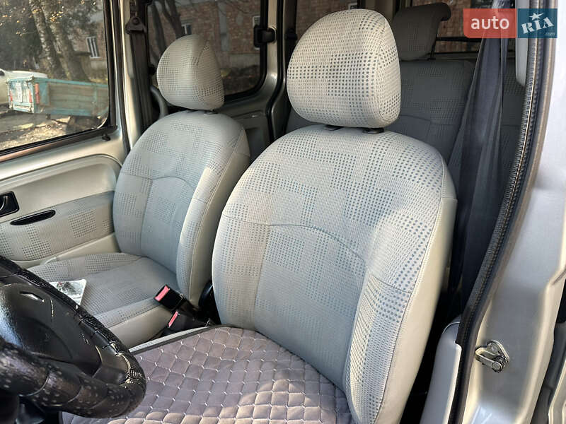 Мінівен Renault Kangoo 2004 в Чернівцях