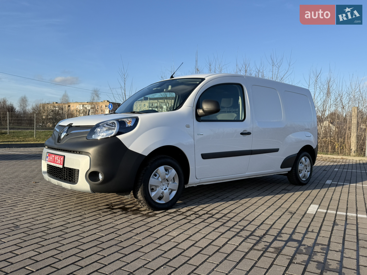 Авто викуплено на лізинговому аукціоні . До оголошення додав фото з аукціону щоб Ви бачили що авто придбане в ідеальному стані , без дефектів ! Також додаю відео із мікрометром як доказ моєї порядності і правдивості пробігу !!! Автомобіль повністю в рідній фарбі та ідеально стані та мега максимальній комплектації ! Ключів запалювання два , сертифікат виготовлений ! Реєстрація цієї машини вам обійдеться в 2200 гривень і більше не має ніяких платежів . Автівку можна переобладнати на пасажира !!!