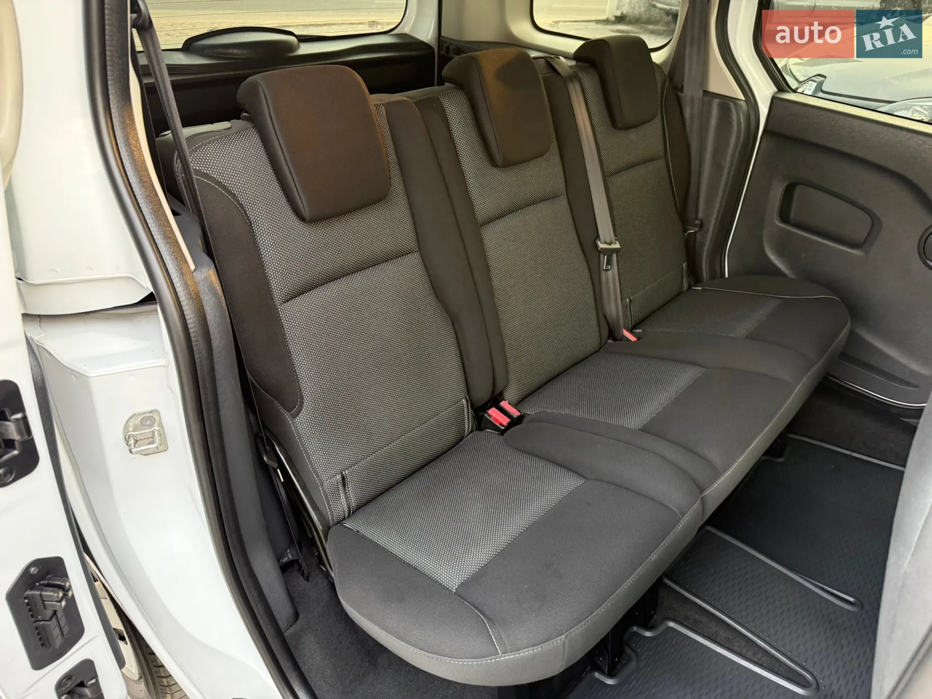 2015 Renault Kangoo - мініатюра 39