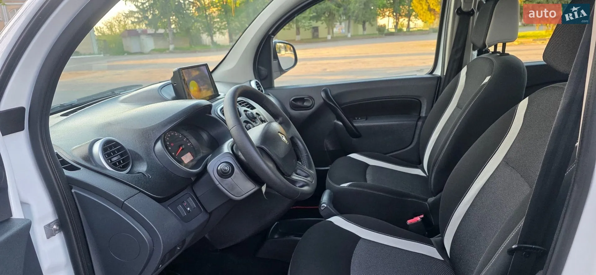 2015 Renault Kangoo - мініатюра 140
