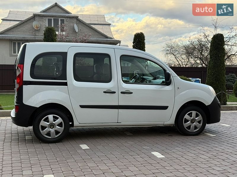 Минивэн Renault Kangoo 2009 в Косове