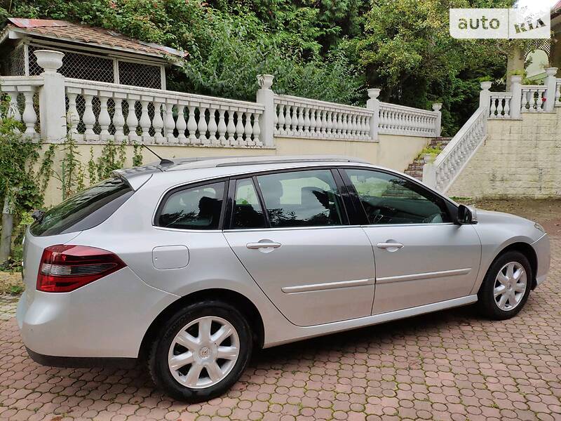 Универсал Renault Laguna 2010 в Ровно