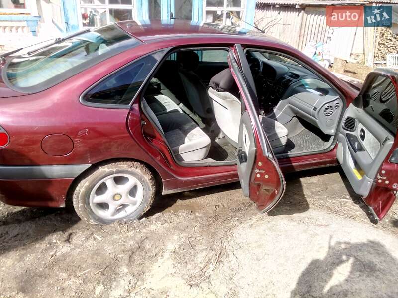 Хетчбек Renault Laguna 1996 в Жашківу