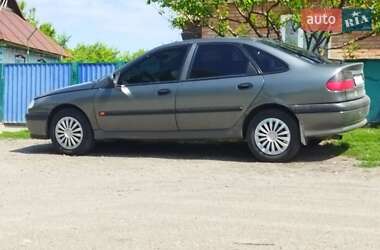 Хэтчбек Renault Laguna 1996 в 