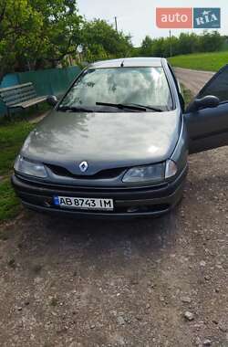 Хэтчбек Renault Laguna 1996 в 