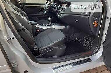 Лифтбек Renault Laguna 2011 в 
