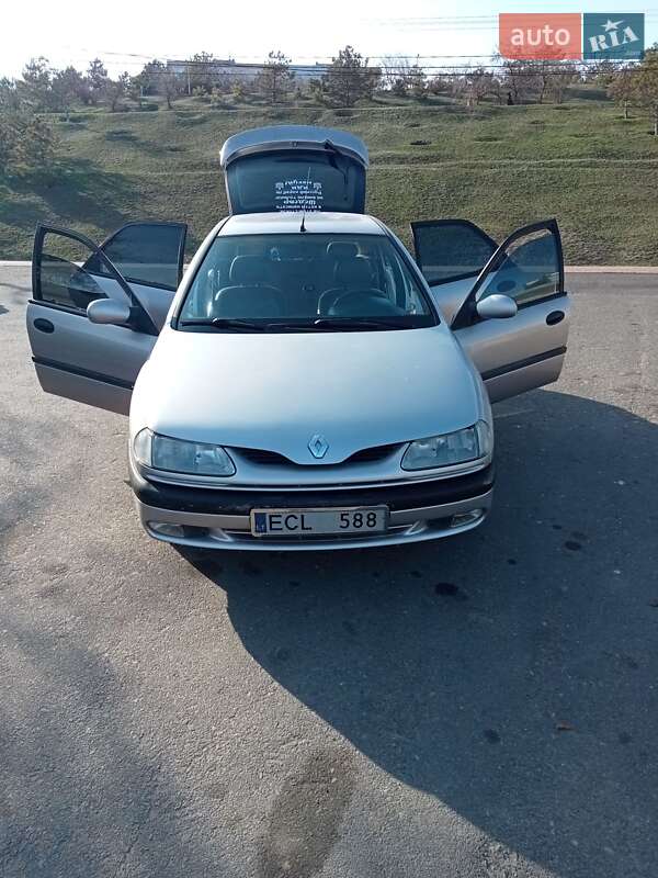 Лифтбек Renault Laguna 2001 в Черноморске