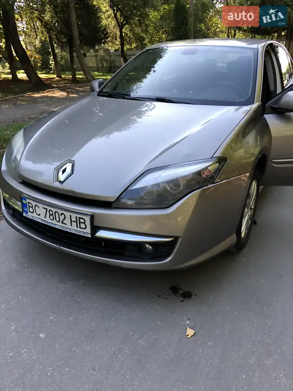 Лифтбек Renault Laguna 2013 в 