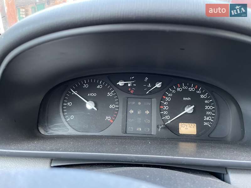 Лифтбек Renault Laguna 2002 в Шептицькому