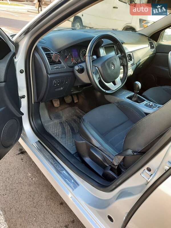Универсал Renault Laguna 2011 в Ровно