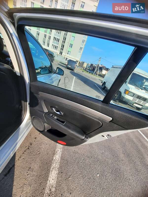 Универсал Renault Laguna 2011 в Ровно