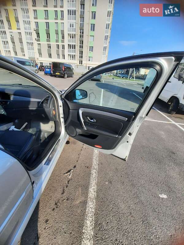 Универсал Renault Laguna 2011 в Ровно