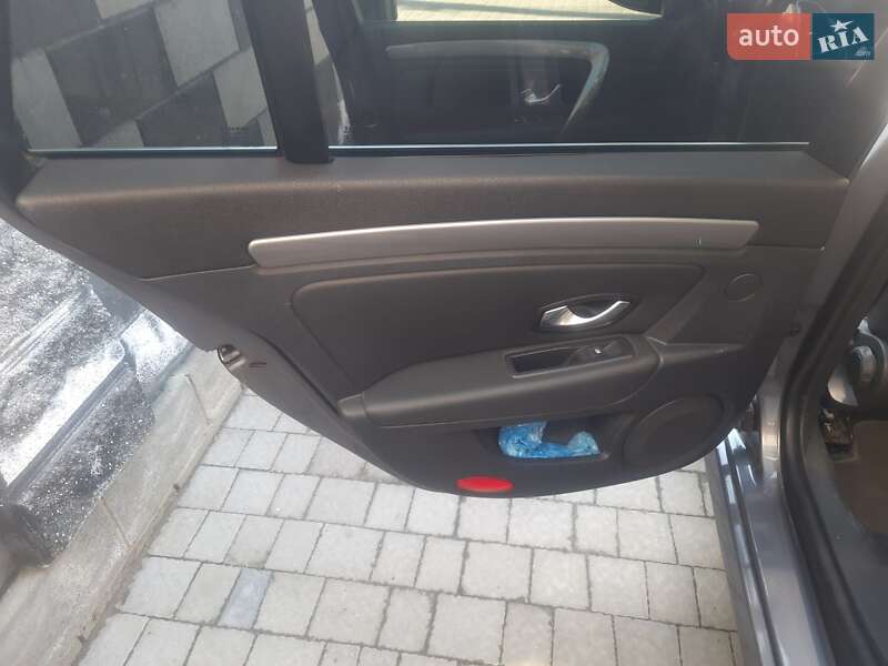 Универсал Renault Laguna 2011 в Ровно