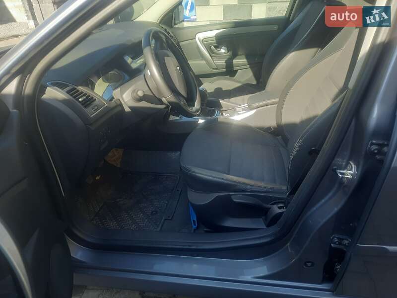 Универсал Renault Laguna 2011 в Ровно