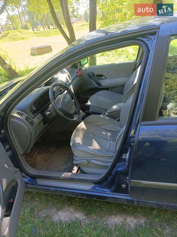 Ліфтбек Renault Laguna 2001 в Кореці