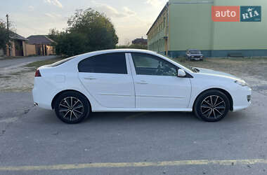 Лифтбек Renault Laguna 2013 в 