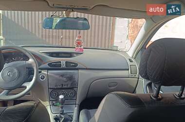 Лифтбек Renault Laguna 2001 в 