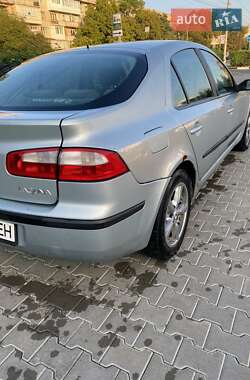 Ліфтбек Renault Laguna 2001 в Чернівцях