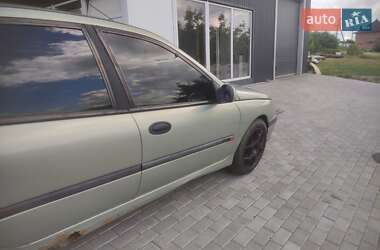 Ліфтбек Renault Laguna 1999 в Чернівцях