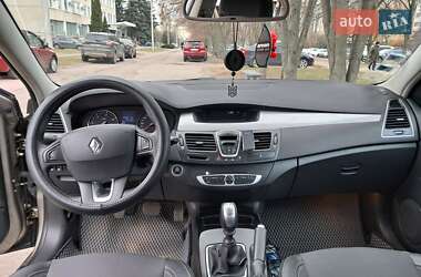 Лифтбек Renault Laguna 2011 в 