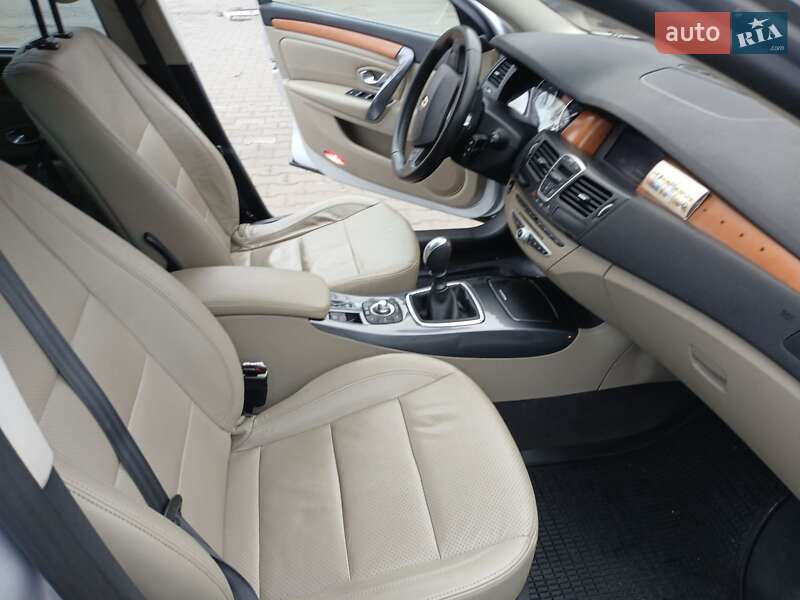 Універсал Renault Laguna 2010 в Чернівцях фото 27 Універсал Renault Laguna 2010 в Чернівцях