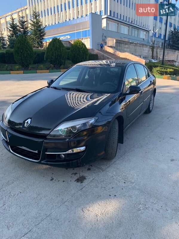 Лифтбек Renault Laguna 2011 в 