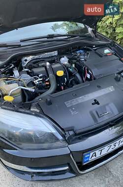 Лифтбек Renault Laguna 2011 в 