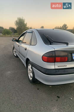 Лифтбек Renault Laguna 2001 в Остроге