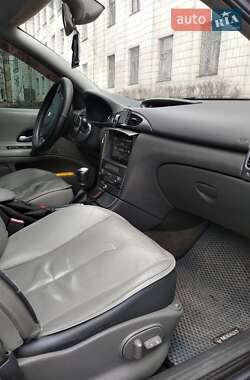 Ліфтбек Renault Laguna 2001 в 