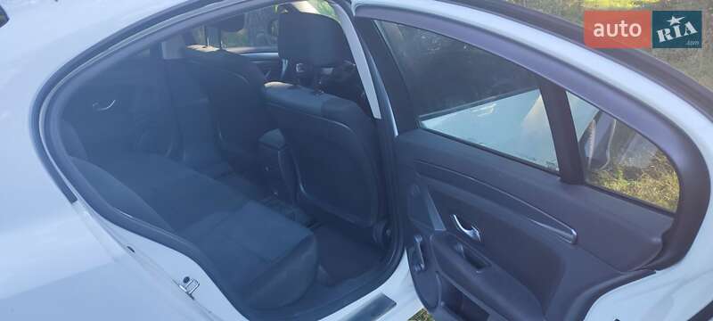 Лифтбек Renault Laguna 2009 в Звягеле