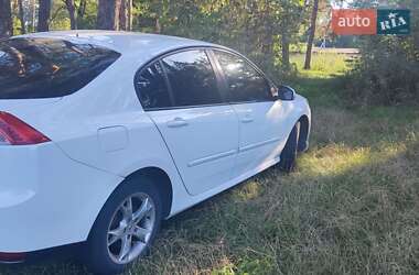Лифтбек Renault Laguna 2009 в 