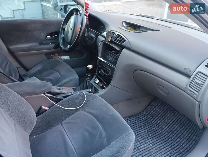 Ліфтбек Renault Laguna 2001 в Кам'янець-Подільському