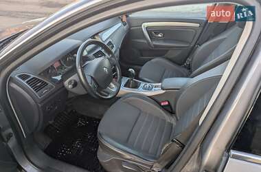 Лифтбек Renault Laguna 2011 в 