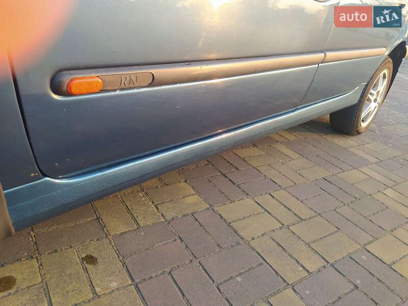 Лифтбек Renault Laguna 1994 в Самборе