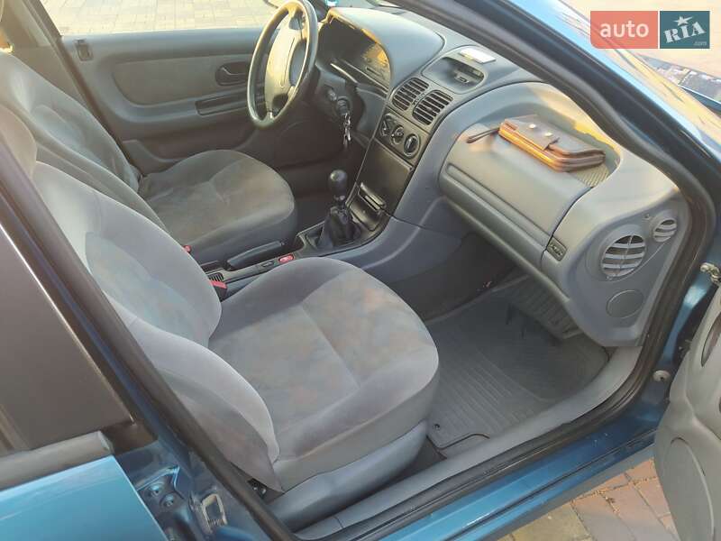Лифтбек Renault Laguna 1994 в Самборе