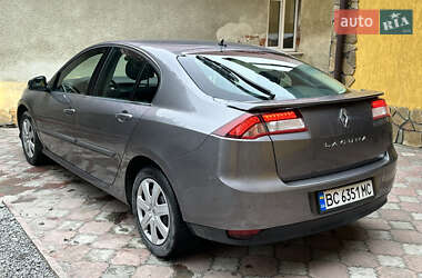 Лифтбек Renault Laguna 2011 в 