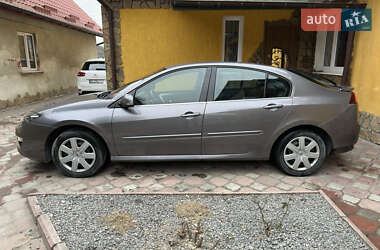 Лифтбек Renault Laguna 2011 в 
