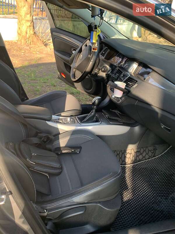 Лифтбек Renault Laguna 2012 в Киеве фото 14 Лифтбек Renault Laguna 2012 в Киеве