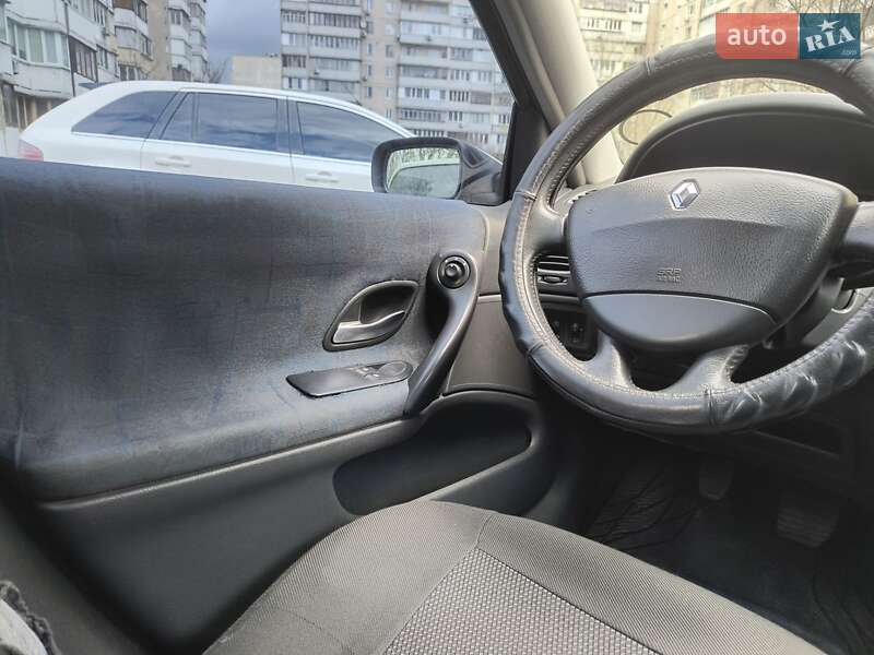 Лифтбек Renault Laguna 2001 в Киеве