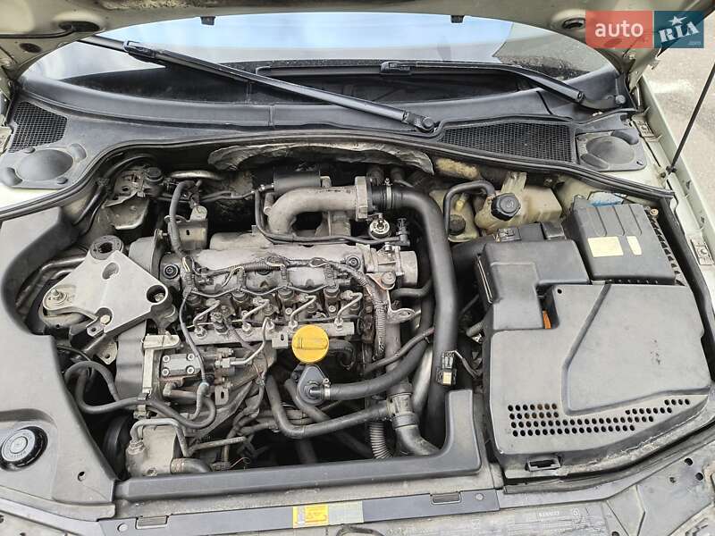 Лифтбек Renault Laguna 2001 в Киеве